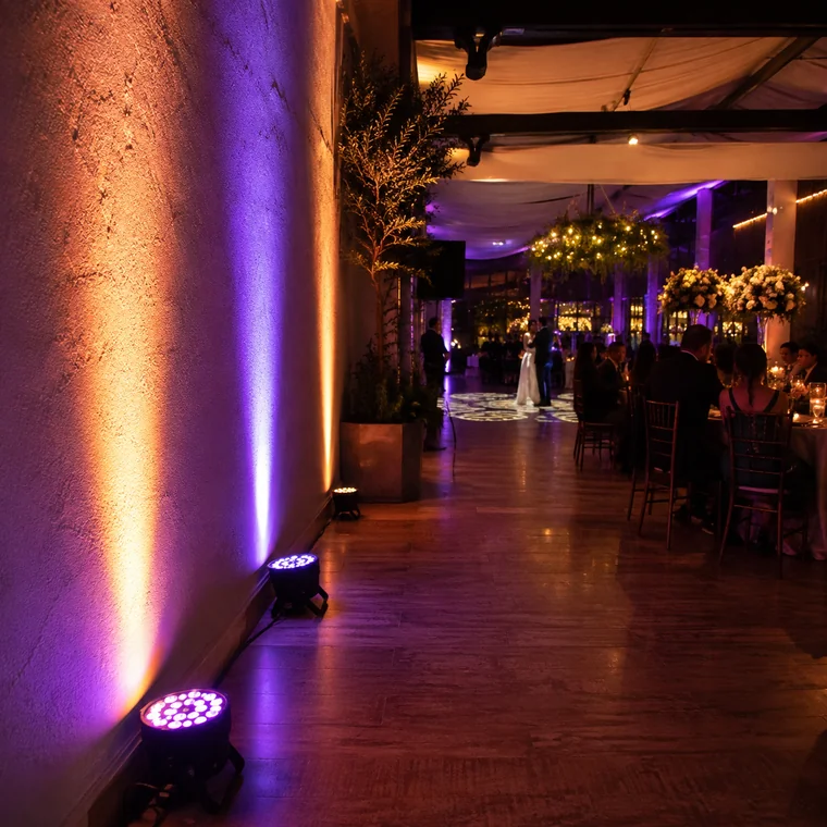 Par LED 18×18W Indoor 6in1 — Em casamento